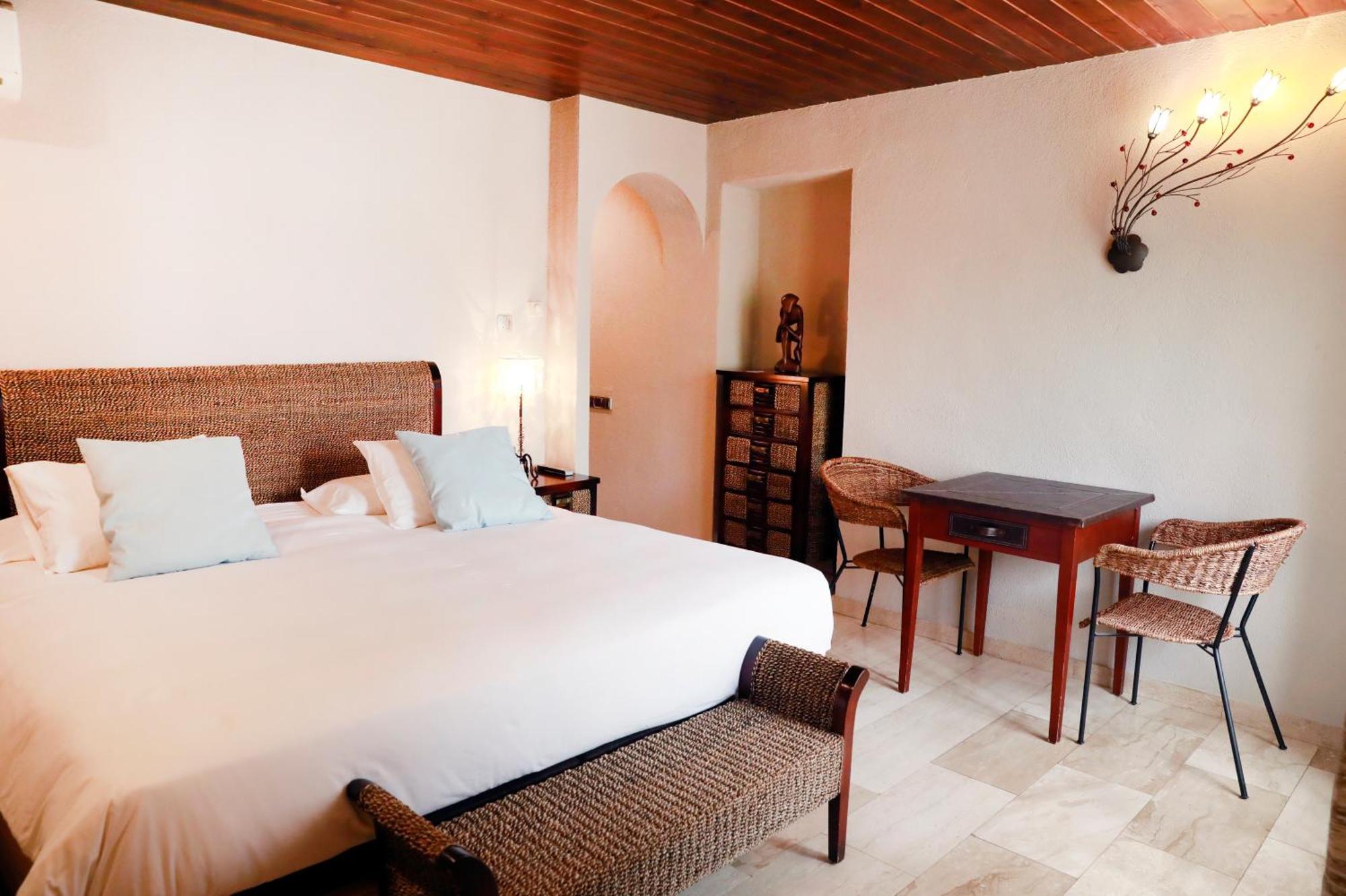 La Violeta Hotel Spa & Chill Out Castelltercol ภายนอก รูปภาพ