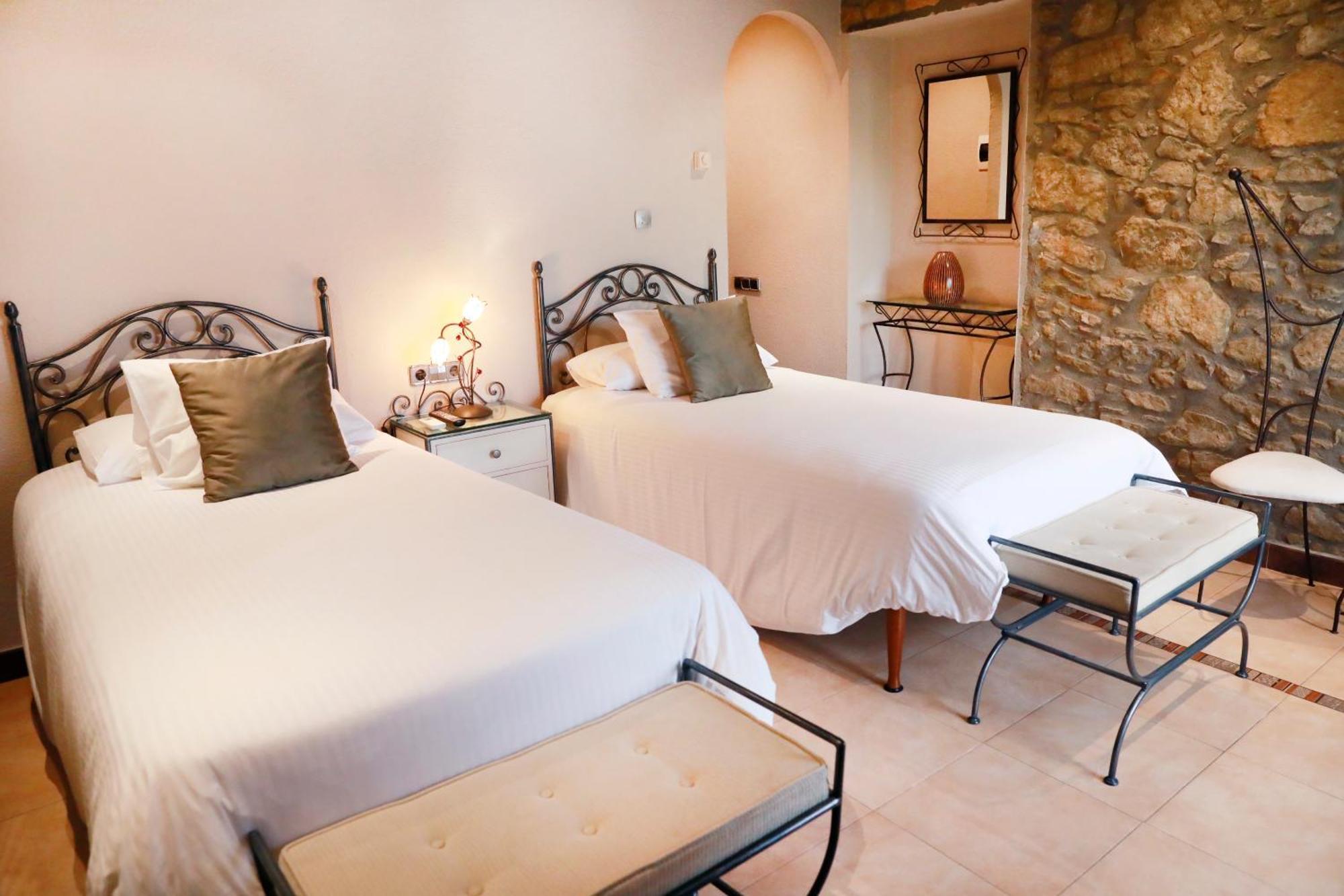 La Violeta Hotel Spa & Chill Out Castelltercol ภายนอก รูปภาพ