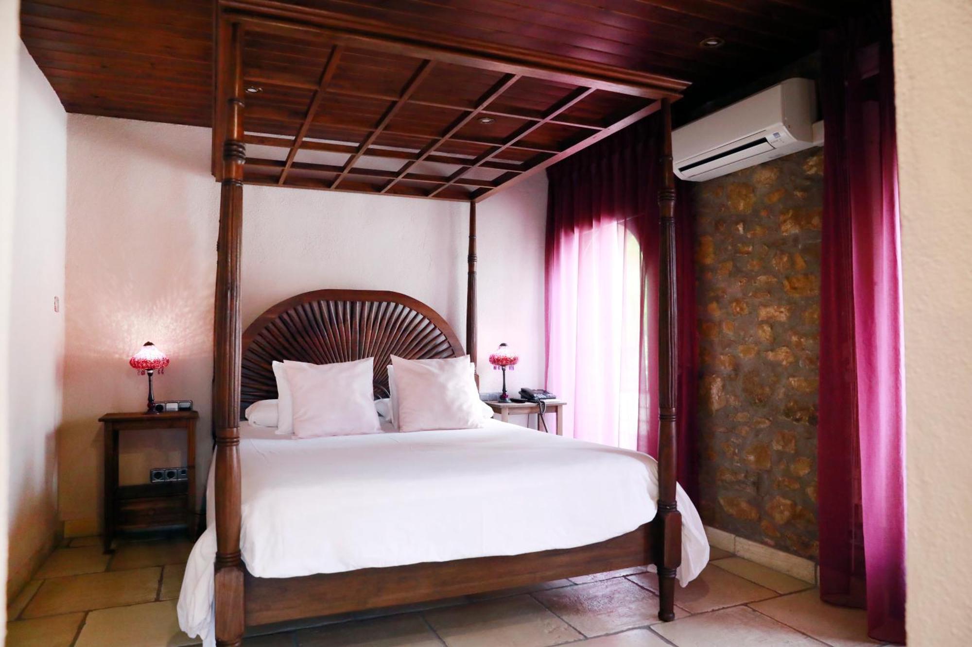 La Violeta Hotel Spa & Chill Out Castelltercol ภายนอก รูปภาพ