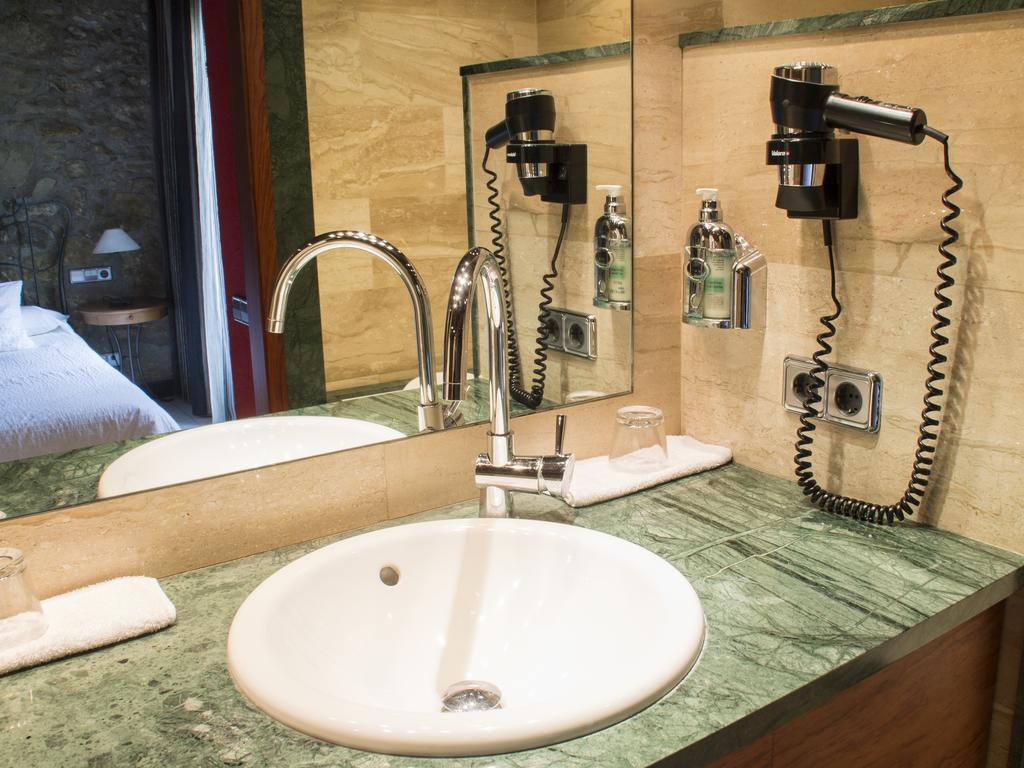 La Violeta Hotel Spa & Chill Out Castelltercol ภายนอก รูปภาพ